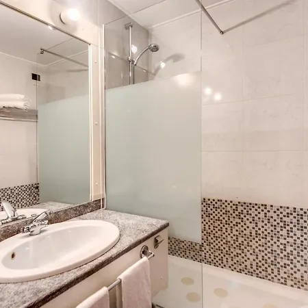Della Rotonda 4* Саронно