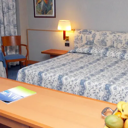 Della Rotonda 4* Саронно