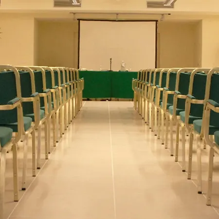 Отель Della Rotonda Саронно