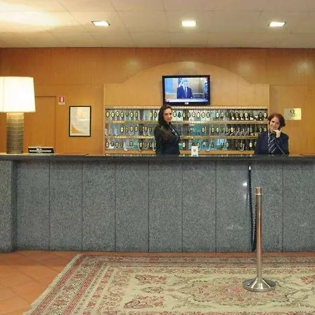 Della Rotonda 4* Саронно